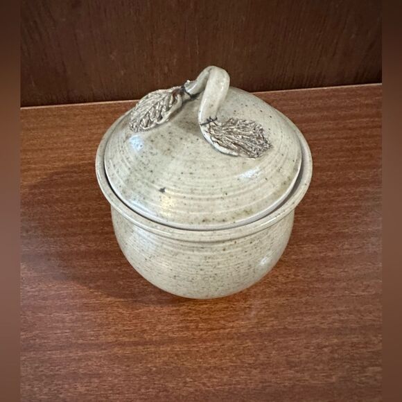 Handmade vintage - Ceramic Lidded Jar with Leaf Handle - Picture 1 of 7